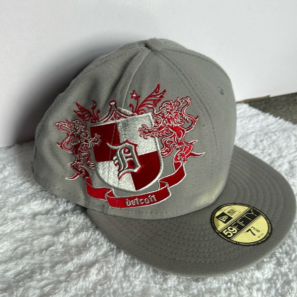 Detroit flat brimmed mlb fitted hat